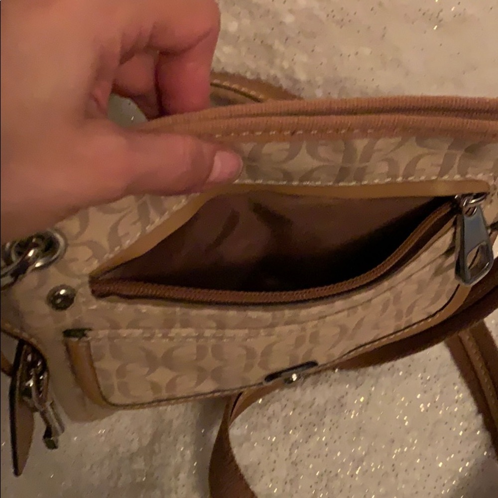 Fossil Cross Body - Picture 3 of 6